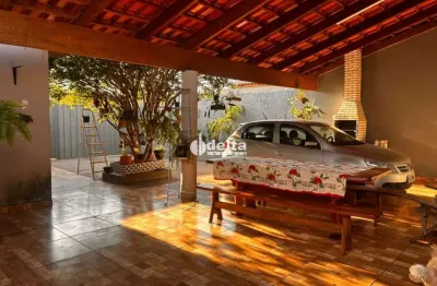 Casa residencial disponível para venda no bairro segismundo pereira em uberlândia-mg.