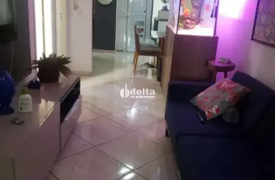Casa em condomínio disponível para locação e venda no bairro jardim califórnia em uberlândia-mg