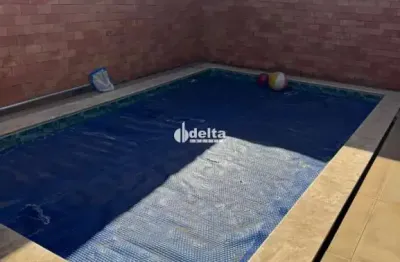 Casa residencial com 3 quartos disponível para venda no bairro mansour em uberlândia-mg.