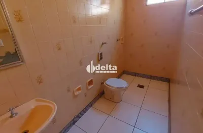 Casa residencial disponível para venda no bairro cidade jardim em uberlândia-mg.