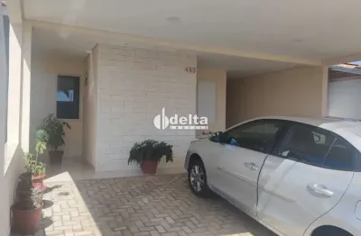 Casa em condomínio com 3 quartos disponível para venda no bairro jardim califórnia em uberlândia-mg.