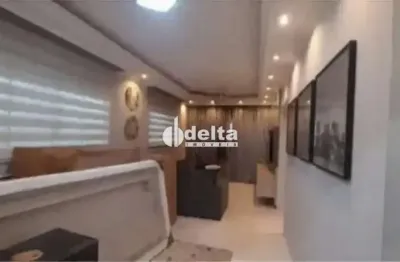 Casa com 3 quartos à venda no Jardim Europa, Uberlândia 