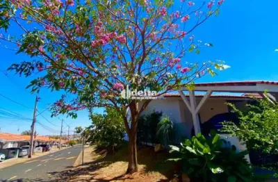 Casa em condomínio com 3 quartos disponível para venda no bairro aclimação em uberlândia-mg.