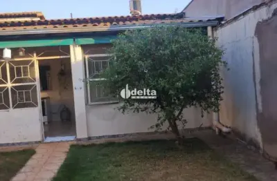 Casa residencial 03 quartos disponível para venda no bairro dona zulmira em uberlândia-mg.