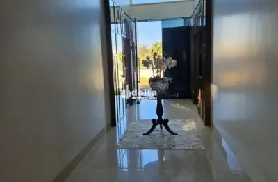 Casa em condomínio com 4 quartos disponível para locação no bairro nova uberlândia em uberlândia-mg.