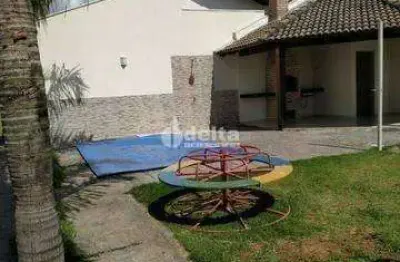 Casa em condomínio com 3 quartos disponível para locação no bairro alto umuarama em uberlândia-mg