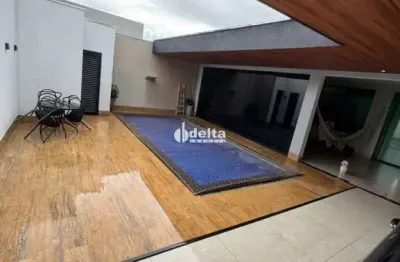Casa residencial com 3 quartos disponível para venda no bairro novo mundo em uberlândia-mg.