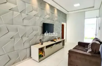 Casa residencial com 3 quartos disponível para locação no bairro santa mônica em uberlândia-mg.