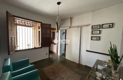 Casa comercial e residencial disponível para locação e venda no bairro fundinho em uberlândia - mg.