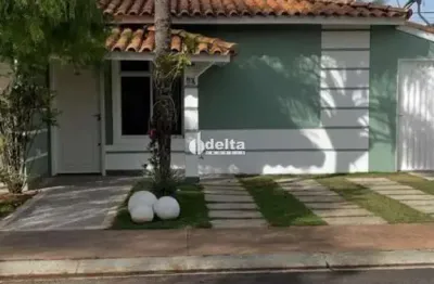 Casa em condomínio com 3 quartos disponível para venda no bairro aclimação em uberlândia-mg.