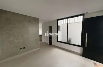 Casa estilo sobrado residencial com 3 quartos disponível para venda no bairro laranjeiras em uberlândia-mg.
