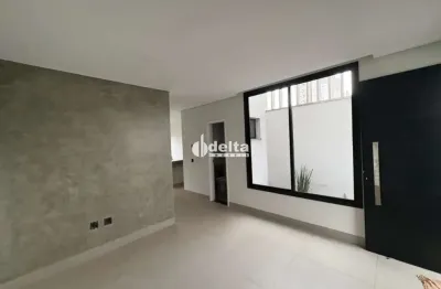 Casa residencial estilo sobrado com 3 quartos disponível no bairro laranjeiras em uberlândia - mg.