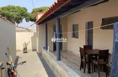 Casas residencial  disponível para venda no bairro santa mônica em uberlândia-mg