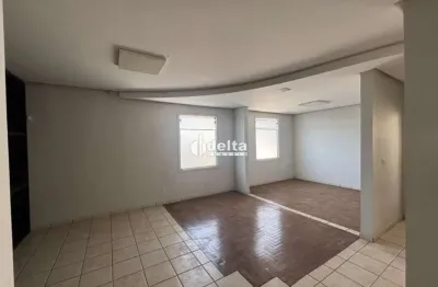 Loja disponível para locação e venda no bairro Centro em Uberlândia-MG.