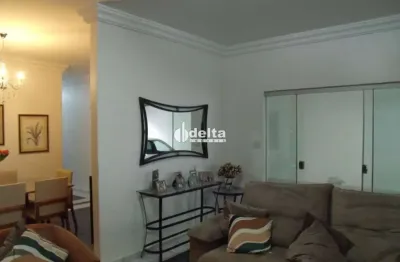 Casa residencial com 3 quartos disponível para venda no bairro jardim patrícia em uberlândia-mg.