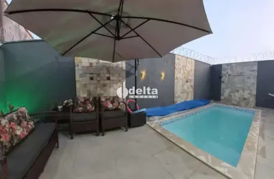 Casa residencial com 3 quartos disponível para venda no bairro jardim patrícia em uberlândia-mg.
