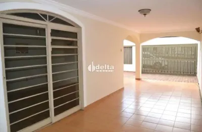Casa com 03 quartos disponível para venda no bairro centro em uberlândia mg