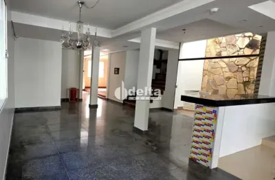 Casa residencial com 5 quartos sendo 3 suítes disponível para venda no bairro bom jesus em uberlândia - mg.