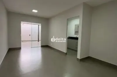 Casa em condomínio com 3 quartos sendo 1 suíte disponível para venda no bairro aclimação em uberlândia - mg.