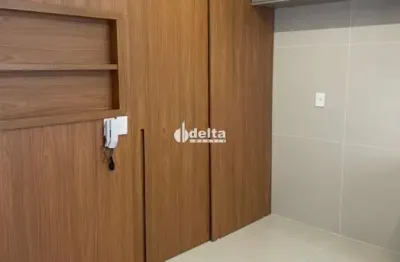 Apartamento com 4 quartos sendo 2 suítes disponível para venda no bairro osvaldo rezende em uberlândia - mg.