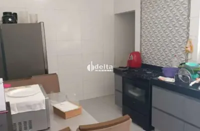 Casa residencial com 2 quartos sendo 1 suíte disponível para venda no bairro jardim brasília em uberlândia - mg.