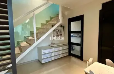 Cobertura com 3 quartos sendo 2 suítes disponível para venda no bairro copacabana em uberlândia - mg.