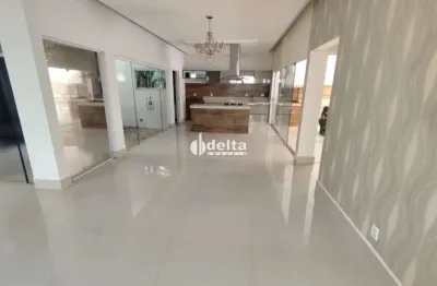 Casa residencial com 3 suites disponível para locação no bairro jardim karaíba em uberlândia - mg.