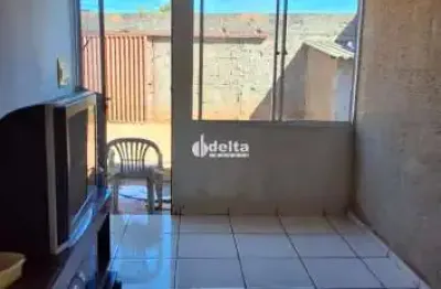 Casa residencial com 2 quartos disponível para venda no bairro pequis em uberlândia - mg.