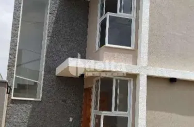 Casa em condomínio com 3 quartos sendo 1 suite disponível para venda no bairro bosque dos buritis em uberlândia-mg