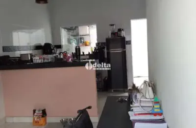 Casa residencial disponível com 2 suítes disponível para venda no bairro granada em uberlândia - mg.