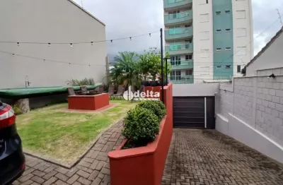 Casa residencial com 4 suítes disponível para venda no bairro lidice em uberlândia - mg.