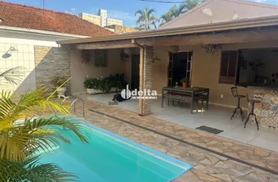 Casa residencial com 4 quartos sendo 1 suíte disponível para venda no bairro bom jesus em uberlândia - mg.