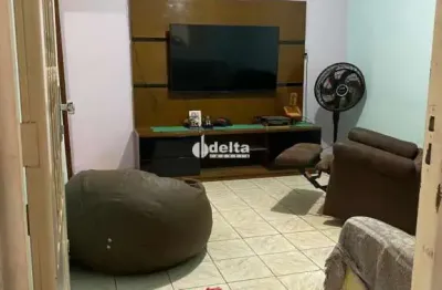 Casa com 3 quartos à venda no Pacaembu, Uberlândia 