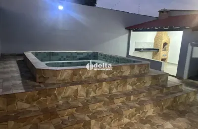 Casa residencial com 3 quartos sendo 1 suíte disponível para venda no bairro jardim canaã em uberlândia - mg.