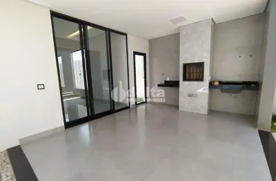Casa residencial com 3 quartos sendo 1 suíte, disponível para locação no bairro granada em uberlândia-mg