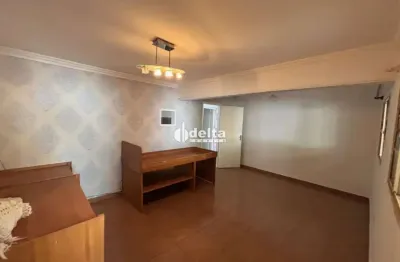 Casa residencial com 2 quartos 1 suíte disponível para locação e venda no bairro centro em uberlândia-mg