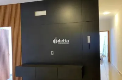 Casa residencial com 2 quartos e 1 suíte disponível para venda no bairro laranjeiras em uberlândia-mg