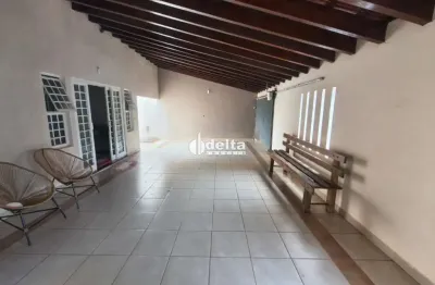 Casa residencial com 3 quartos sendo 1 suíte disponível para venda no bairro presidente roosevelt em uberlândia-mg