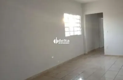 Imóvel de esquina residencial e comercial constituído de 3 imóveis independentes disponível para venda no bairro saraiva em uberlândia-mg