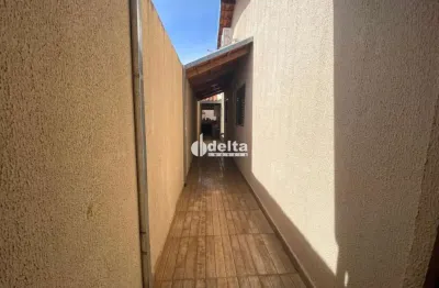 Casa residencial com 3 quartos sendo 1 suíte disponível para venda no bairro planalto em uberlândia-mg.