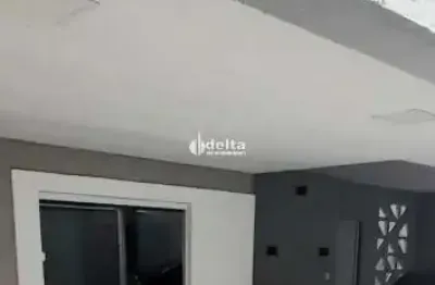 Casa residencial com 3 quartos sendo 1 suíte disponível para venda no bairro segismundo pereira em uberlândia-mg