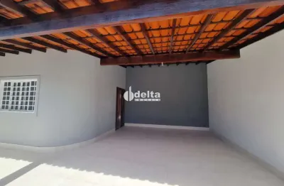 Casa residencial com 3 quartos sendo 2 suítes disponível para venda no bairro santa mônica em uberlândia-mg