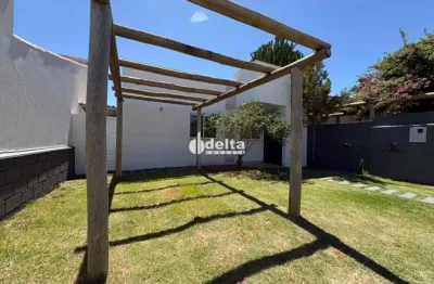 Casa em condomínio fechado com 3 quartos à venda em Laranjeiras, Uberlândia 