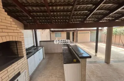 Casa residencial com 3 quartos sendo 1 suíte disponível para venda no bairro roosevelt em uberlândia-mg