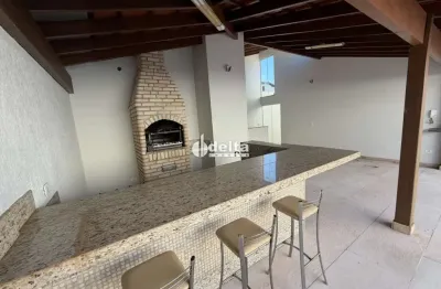 Casa residencial com 5 quartos sendo 2 suítes disponível para locação no bairro cidade jardim em uberlândia-mg.