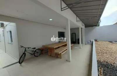 Casa residencial com 3 quartos sendo 1 suíte, disponível para locação no bairro tibery em uberlândia-mg