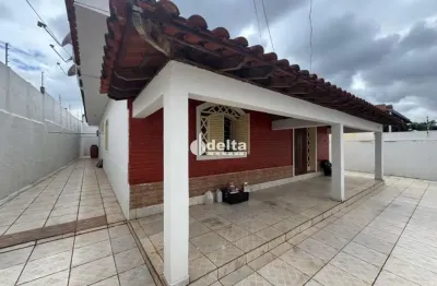 Casa residencial com 3 quartos sendo 1 suíte disponível para venda no bairro presidente roosevelt em uberlândia-mg