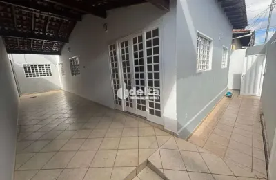 Casa com 4 quartos sendo 1 suite disponível para venda no bairro presidente roosevelt em uberlândia-mg