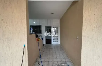 Casa residencial com 3 quartos disponível para venda no bairro planalto em uberlândia - mg.