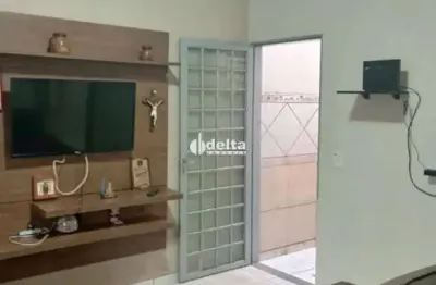 Casa residencial com 3 quartos sendo 1 suíte disponível no jardim patrícia em uberlândia - mg.
